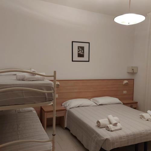 Ένα ή περισσότερα κρεβάτια σε δωμάτιο στο Hotel Brezza