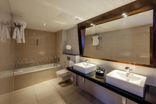 A bathroom at Ashling Hotel Dublin