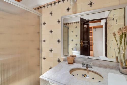 A bathroom at Posada San Javier