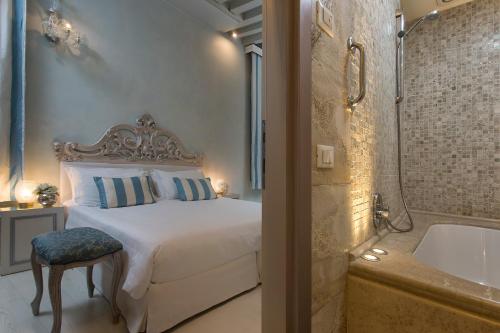 Postel nebo postele na pokoji v ubytování Relais Venezia