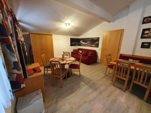 a living room with a table and a couch at Glemmy Appartements inkl Sommercard in Viehhofen