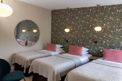 Ένα ή περισσότερα κρεβάτια σε δωμάτιο στο Le Petit Beaumarchais Hotel & Spa