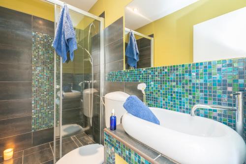 a bathroom with a tub and a shower and a toilet at Diana's Chamber in Pula