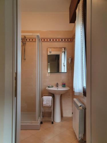 a bathroom with a sink and a shower at Villa Berghinz in Venice-Lido