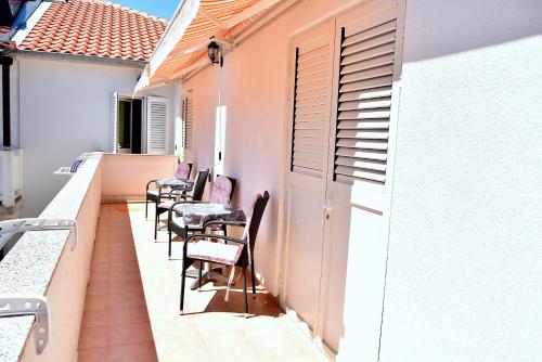 Rooms Vilma close to Rab City