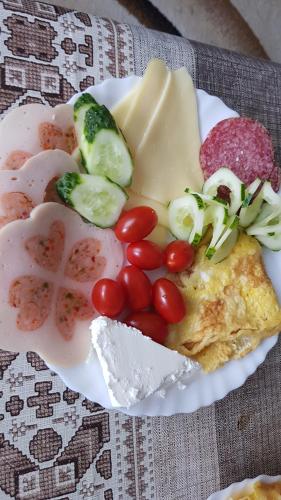 a plate of food with tomatoes and vegetables on it at EL Capitano - Mamaia Nord in Mamaia Nord