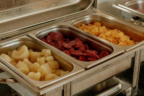 a tray of food in an oven filled with food at Pousada Alpes in Triunfo
