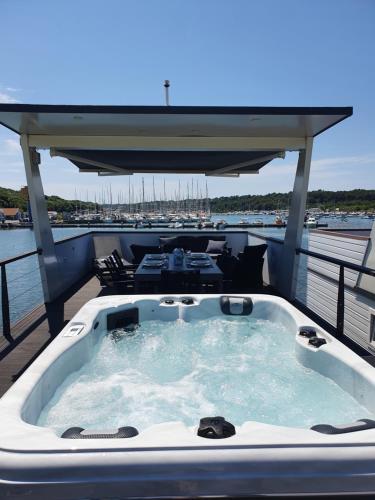 Gallery image of Floating House SENA in Pula