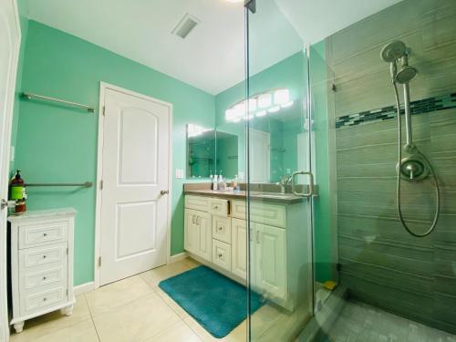 ห้องน้ำของ Costa Mesa Homestay - Private Rooms with 2 Shared Baths and Hosts Onsite