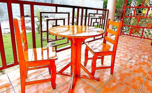 a table and two chairs on a porch at Cabañas Brisas Alto Boquete in Boquete