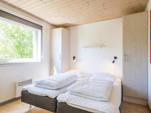 Postel nebo postele na pokoji v ubytování 8 person holiday home in Nørre Nebel