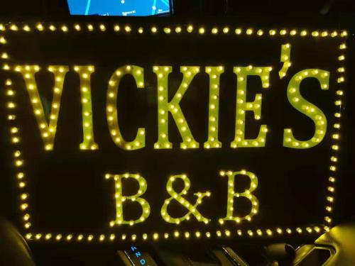 a sign that says music box with lights on it at Richmond Vancouver Airport Comfy Home in Richmond