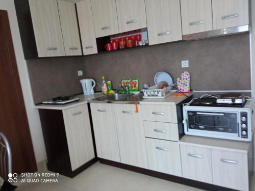 A kitchen or kitchenette at Studio Teo Pomorie