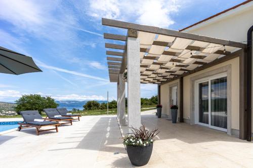 Beautiful Villa Gallova with heated pool