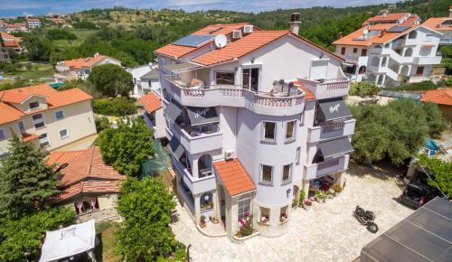 Gallery image of Apartmani Baja in Lopar