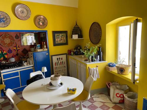 Kuchyň nebo kuchyňský kout v ubytování BACCHINGHAM