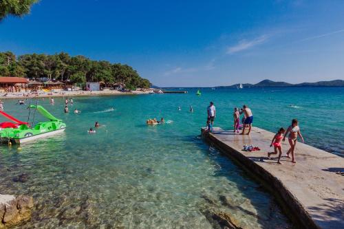 Φυσικό τοπίο κοντά σε οργανωμένο κάμπινγκ