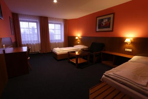 Säng eller sängar i ett rum på Hotel Hajčman