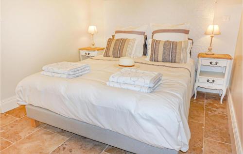 Ένα ή περισσότερα κρεβάτια σε δωμάτιο στο Lovely Apartment In Laurens With Wifi