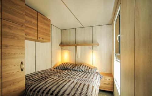 Postel nebo postele na pokoji v ubytování Mermaid-hausboote 2