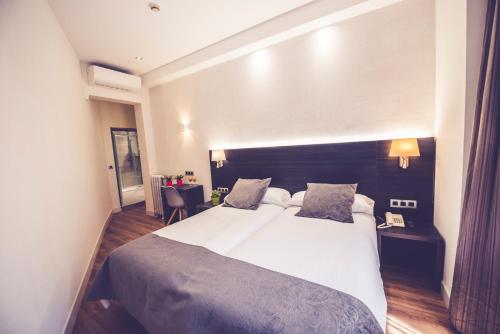 Postel nebo postele na pokoji v ubytování Hostal Marlasca