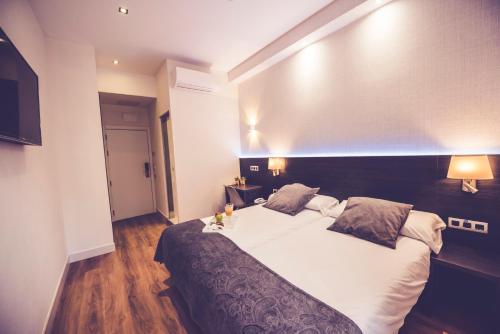 Postel nebo postele na pokoji v ubytování Hostal Marlasca