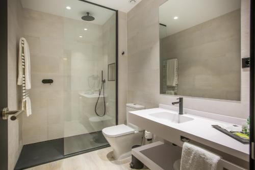 Kylpyhuone majoituspaikassa Hotel Brö-Adults Recommended