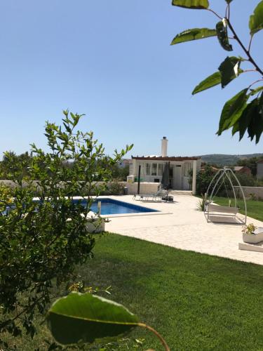 Luxury Villas Bachelors