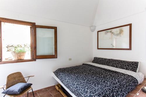 Giường trong phòng chung tại Dammuso KeruKli' L'attico sulla Tunisia