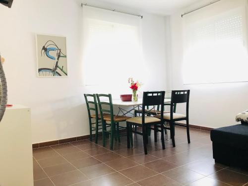 a dining room with a table and chairs at PRECIOSO APARTAMENTO con PISCINA in Ruidera