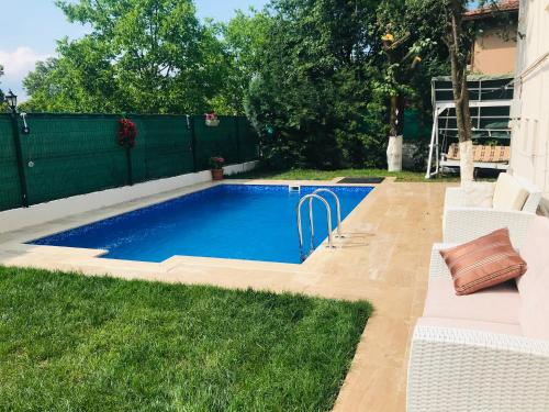 a swimming pool in the backyard of a house at Eren Villa in Sapanca