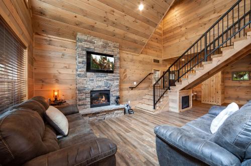 a living room with a couch and a fireplace at Creekside Manor Too cabin in Gatlinburg