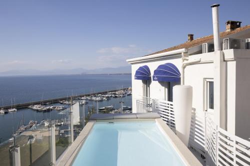 Bazén v ubytování Anreale Rooms Agropoli nebo v jeho okolí