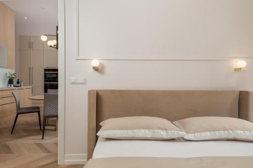 Ένα ή περισσότερα κρεβάτια σε δωμάτιο στο Plaza Apartments