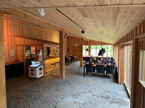 Reštaurácia alebo iné gastronomické zariadenie v ubytovaní Enderupskov Camping & Cottages