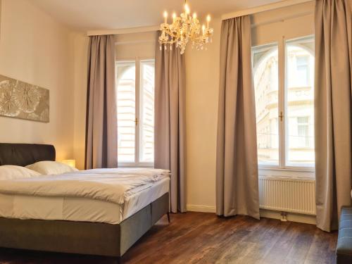 
A bed or beds in a room at Pension Mozart - Newly Renovated 2021
