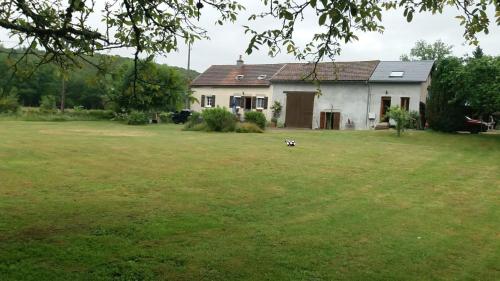 Ein Garten an der Unterkunft Chambre d'hôte Le Châtaignier