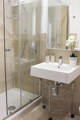 a bathroom with a sink and a shower at Casa Thalassa in Cefalù