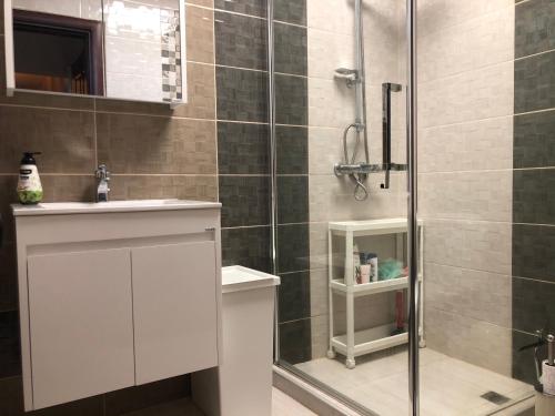 a bathroom with a shower and a sink at Къща за гости, Guesthouse GOTINOTO in Krapets