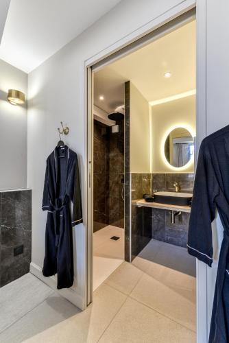 Les Gîtes de Laure - O Lit Divin, Instant de volupté, BALNEO SAUNA, Climatisation, 160m de la Cité Médiévale