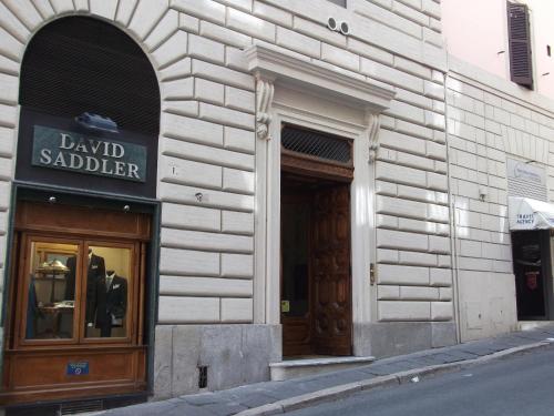 a building with a bank sa lender sign on the door at Five Rooms Rome Guesthouse in Rome