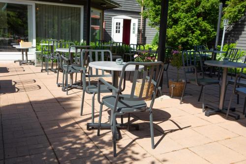 a row of tables and chairs on a patio at Gylle Hotell & Restaurang Brödernas in Borlänge