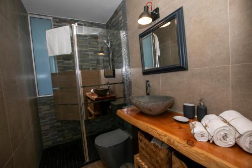 A bathroom at Castiello B&B