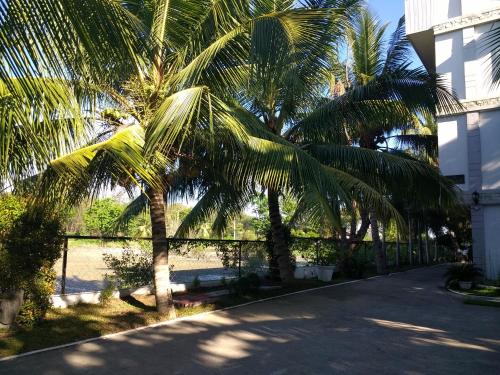 een paar palmbomen naast een gebouw bij Kendall place Apartments in Cagayan de Oro