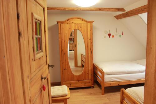 Een bed of bedden in een kamer bij Ferienwohnung Altstadtidylle 3
