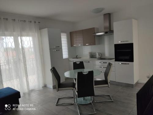 Kuchyň nebo kuchyňský kout v ubytování Apartman Šuperba A2