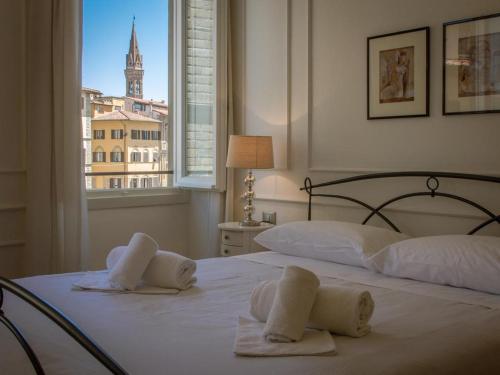 A bed or beds in a room at Locanda dei Poeti Rooms & Apartments