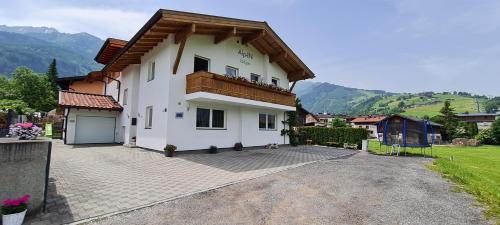 Alp-IN Lodges Kaprun, including Summer Card