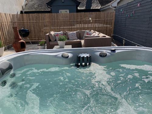 Gallery image of Harbour View on the Lough Edge with Hot Tub in Portaferry