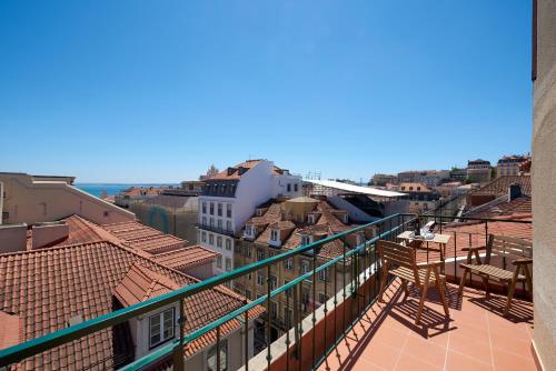 360º Rooftop Lisbon and River View